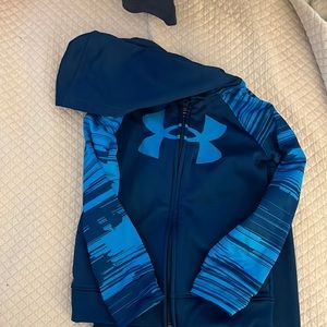 Like new under armour  zip up jacket and jogger pant set boys size 5